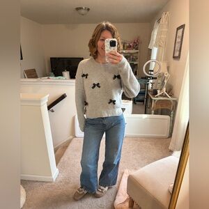 NWOT Pink rose Gray Sweater with Black Bow Accents medium